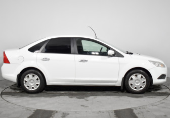 Подержанный автомобиль Ford Focus Sedan 2011 года (4 фото)