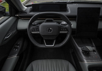 Подержанный автомобиль Changan Lamore 2024 года (12 фото)