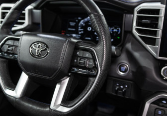 Подержанный автомобиль Toyota Tundra 2022 года (15 фото)