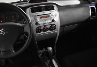 Подержанный автомобиль Suzuki Liana Wagon 2006 года (18 фото)