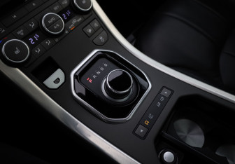 Подержанный автомобиль Land Rover Range Rover Evoque 2017 года (17 фото)