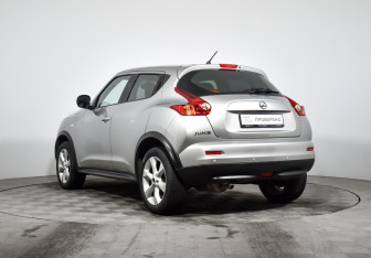 Подержанный автомобиль Nissan Juke 2012 года (7 фото)