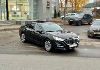 Подержанный автомобиль Hongqi H5 2022 года (3 фото)