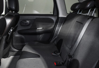 Подержанный автомобиль Nissan Note 2008 года (12 фото)