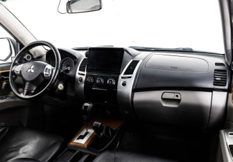 Подержанный автомобиль Mitsubishi Pajero Sport 2008 года (9 фото)