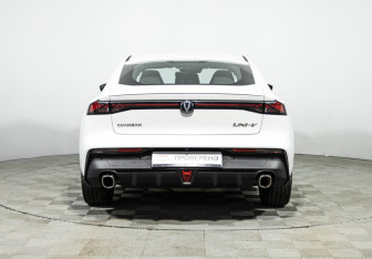 Подержанный автомобиль Changan UNI-V 2024 года (6 фото)