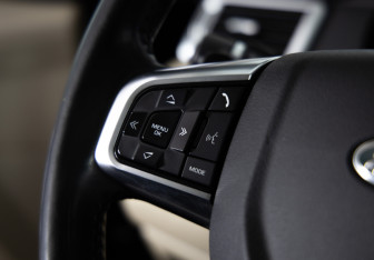 Подержанный автомобиль Land Rover Discovery Sport 2017 года (22 фото)