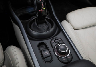 Подержанный автомобиль MINI Clubman Wagon 2022 года (22 фото)