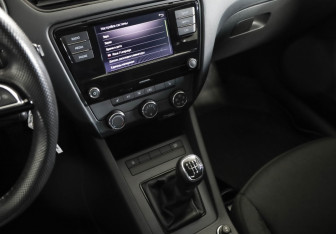 Подержанный автомобиль Skoda Octavia Liftback 2019 года (19 фото)