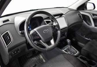Подержанный автомобиль Hyundai Creta 2019 года (9 фото)