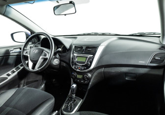 Подержанный автомобиль Hyundai Solaris Hatchback 2012 года (9 фото)