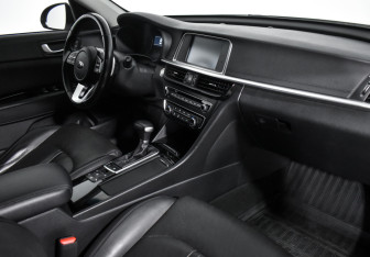 Подержанный автомобиль Kia Optima Sedan 2018 года (13 фото)
