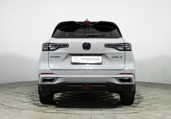 Подержанный автомобиль Changan UNI-S 2024 года (6 фото)