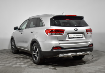 Подержанный автомобиль Kia Sorento 2017 года (7 фото)