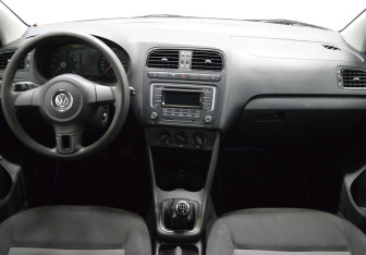Подержанный автомобиль Volkswagen Polo Sedan 2011 года (14 фото)