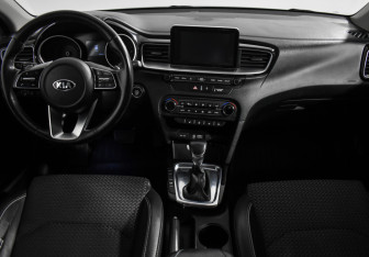 Подержанный автомобиль Kia Ceed Wagon 2019 года (14 фото)