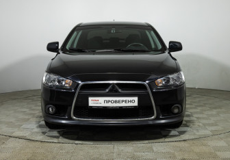 Подержанный автомобиль Mitsubishi Lancer Sedan 2012 года (2 фото)