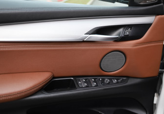 Подержанный автомобиль BMW X6 2018 года (19 фото)