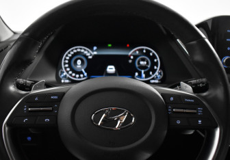 Подержанный автомобиль Hyundai Sonata 2020 года (17 фото)