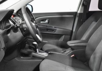 Подержанный автомобиль Kia Ceed Wagon 2011 года (10 фото)