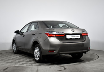 Подержанный автомобиль Toyota Corolla Sedan 2016 года (6 фото)