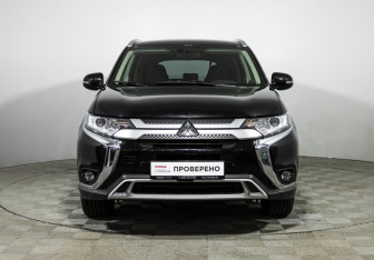 Подержанный автомобиль Mitsubishi Outlander 2020 года (2 фото)