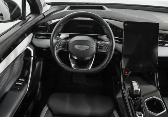 Подержанный автомобиль Geely Atlas 2024 года (11 фото)