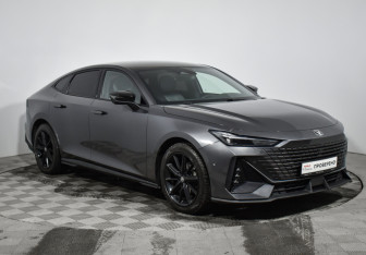 Подержанный автомобиль Changan UNI-V 2023 года (3 фото)