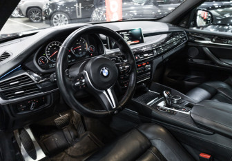 Подержанный автомобиль BMW X5 M 2016 года (19 фото)