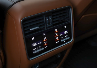 Подержанный автомобиль Porsche Cayenne 2018 года (26 фото)