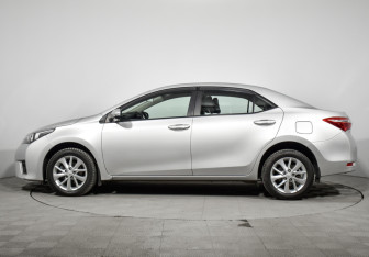 Подержанный автомобиль Toyota Corolla Sedan 2015 года (8 фото)