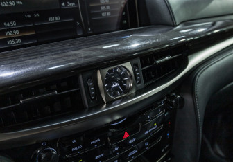 Подержанный автомобиль Lexus LX 2015 года (20 фото)