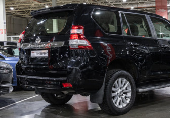 Подержанный автомобиль Toyota Land Cruiser Prado 2013 года (6 фото)