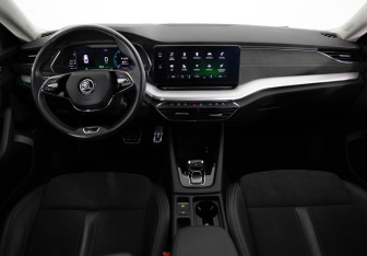 Подержанный автомобиль Skoda Octavia Liftback 2022 года (9 фото)