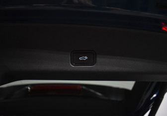 Подержанный автомобиль Geely Monjaro 2023 года (23 фото)