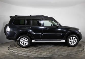 Подержанный автомобиль Mitsubishi Pajero 2013 года (4 фото)