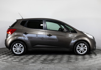 Подержанный автомобиль Kia Venga 2016 года (4 фото)