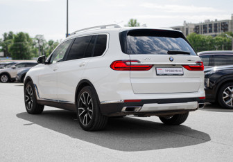 Подержанный автомобиль BMW X7 2019 года (4 фото)
