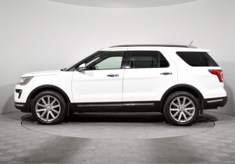 Подержанный автомобиль Ford Explorer 2018 года (8 фото)