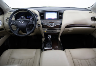 Подержанный автомобиль Infiniti QX60 2017 года (9 фото)