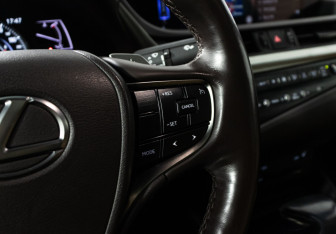 Подержанный автомобиль Lexus ES 2020 года (25 фото)