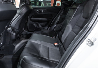 Подержанный автомобиль Volvo V60 Cross Country 2020 года (16 фото)