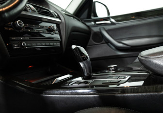 Подержанный автомобиль BMW X3 2014 года (18 фото)