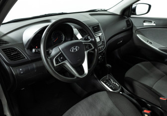 Подержанный автомобиль Hyundai Solaris Hatchback 2014 года (11 фото)