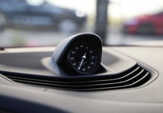 Подержанный автомобиль Porsche Taycan 2021 года (17 фото)