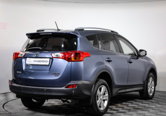 Подержанный автомобиль Toyota RAV4 2013 года (4 фото)