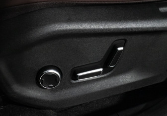 Подержанный автомобиль Geely Monjaro 2023 года (16 фото)