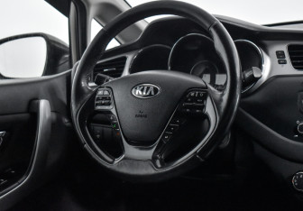 Подержанный автомобиль Kia Ceed Hatchback 2012 года (14 фото)