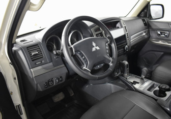 Подержанный автомобиль Mitsubishi Pajero 2021 года (9 фото)