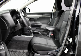 Подержанный автомобиль Mitsubishi Outlander 2018 года (10 фото)